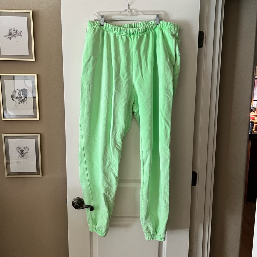 Good American Neon Sweats PLUS Size